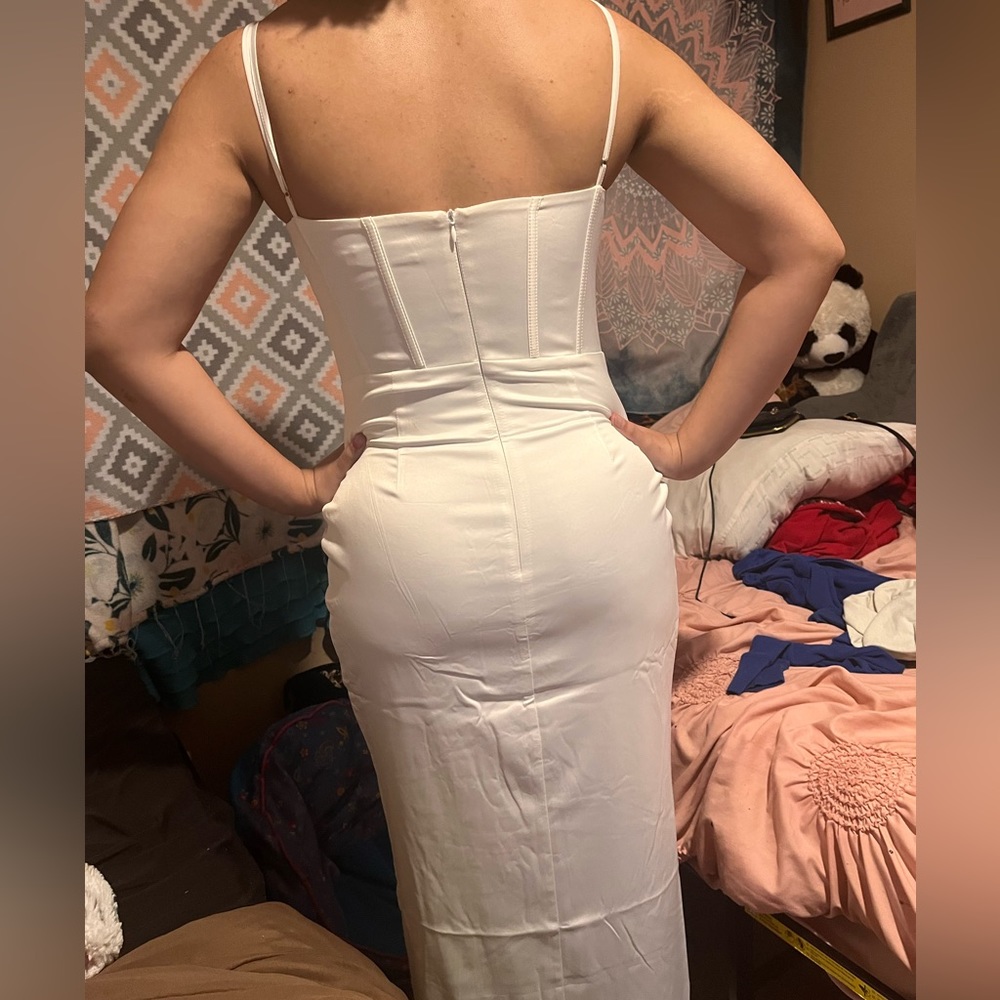 Beauty dress. No bra needed. Good quality. - Picture 2 of 2
